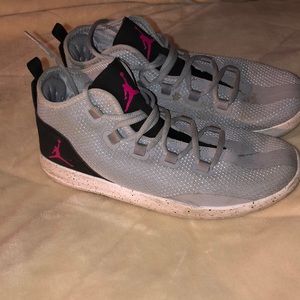 Air Jordan Reveal GG Wolf Grey/Vivid Pink